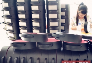 Design and manufacture gift boxes for clients